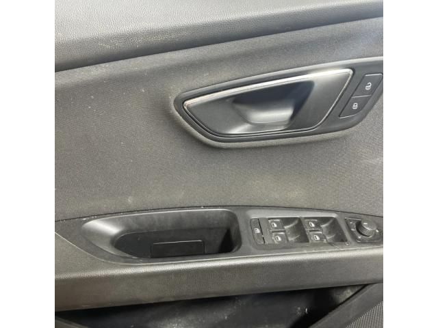 bontott SEAT LEON Bal első Ajtó Kárpit