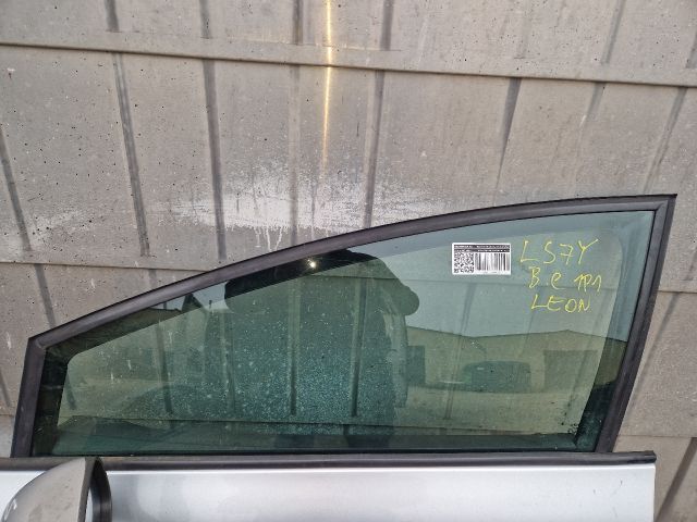 bontott SEAT LEON Bal első Ajtó (Részeivel)