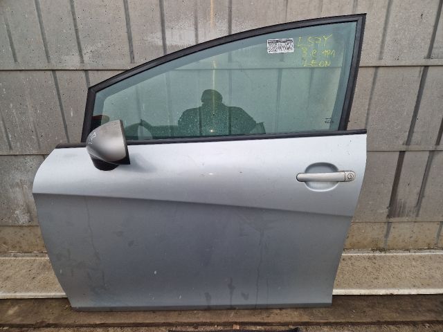 bontott SEAT LEON Bal első Ajtó (Részeivel)