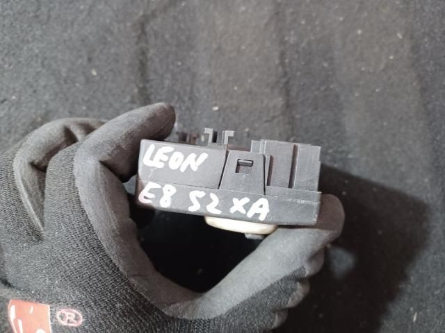 bontott SEAT LEON Bal első Ajtó Vezérlőegység