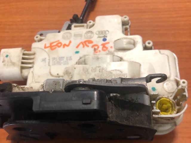 bontott SEAT LEON Bal első Ajtózár