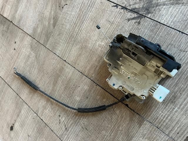 bontott SEAT LEON Bal első Ajtózár