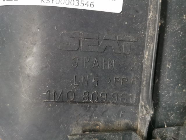 bontott SEAT LEON Bal első Első Dobbetét (Kerékjárati, Műanyag)