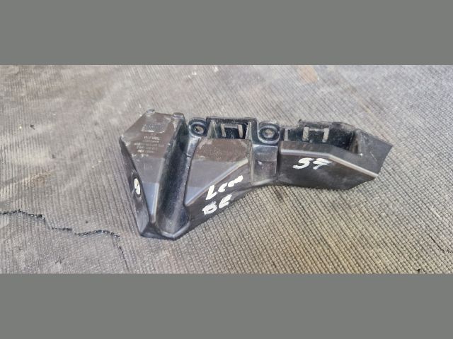 bontott SEAT LEON Bal első Lökhárító Tartó (Műanyag)