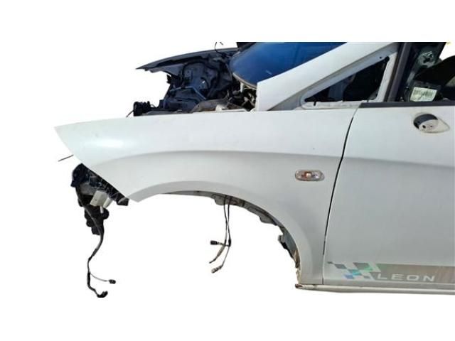 bontott SEAT LEON Bal első Sárvédő