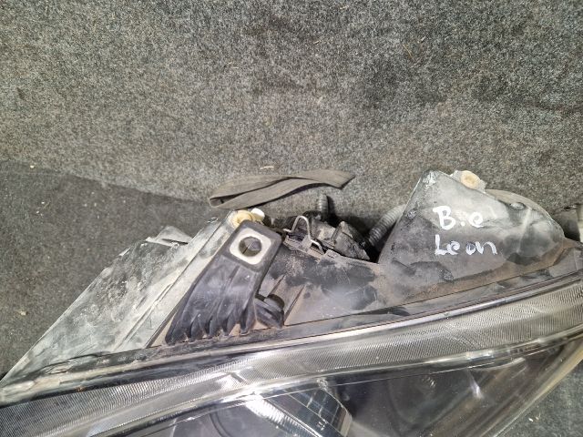 bontott SEAT LEON Bal Fényszóró