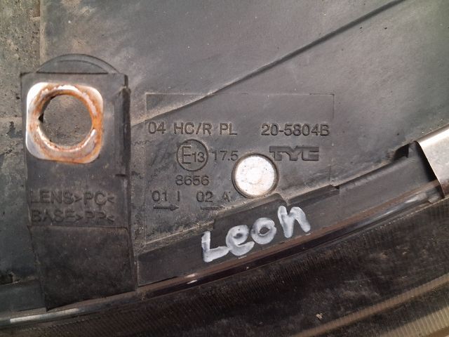 bontott SEAT LEON Bal Fényszóró