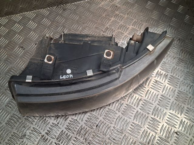 bontott SEAT LEON Bal Fényszóró
