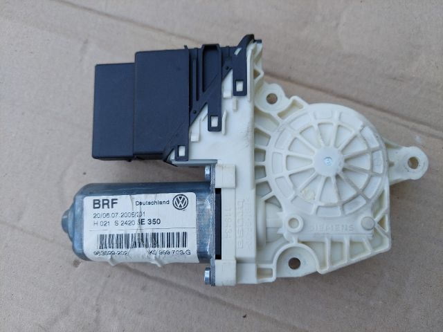 bontott SEAT LEON Bal hátsó Ablakemelő Motor