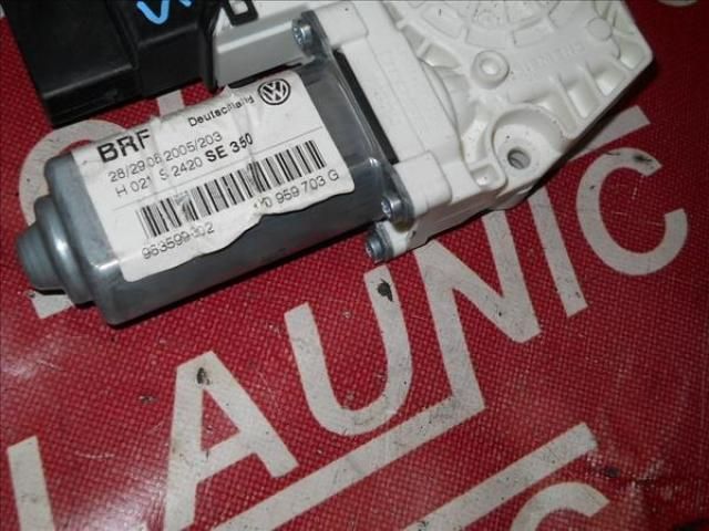 bontott SEAT LEON Bal hátsó Ablakemelő Motor