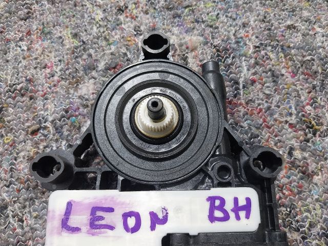 bontott SEAT LEON Bal hátsó Ablakemelő Motor