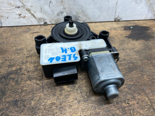 bontott SEAT LEON Bal hátsó Ablaktörlő Motor