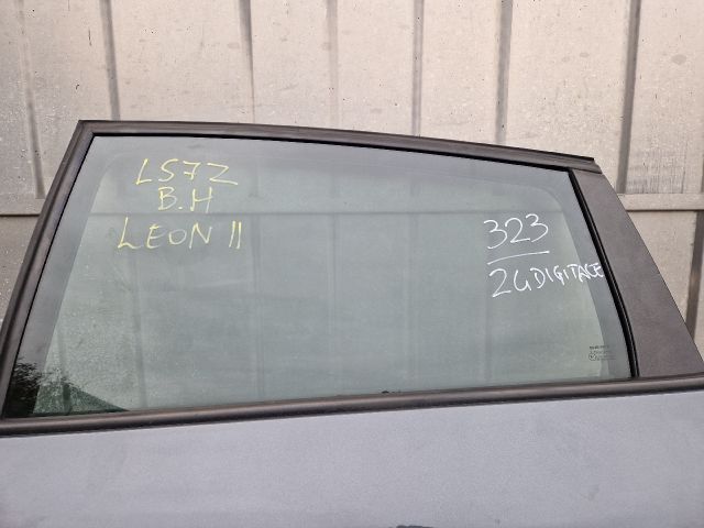 bontott SEAT LEON Bal hátsó Ajtó (Részeivel)