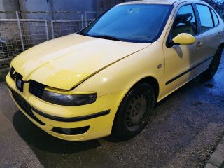 bontott SEAT LEON Bal hátsó Ajtó (Üres lemez)