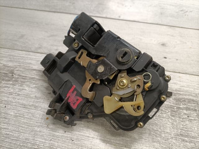 bontott SEAT LEON Bal hátsó Ajtózár