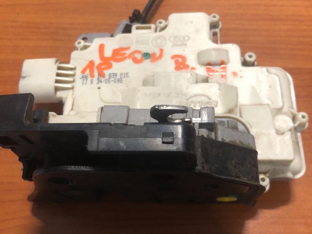 bontott SEAT LEON Bal hátsó Ajtózár