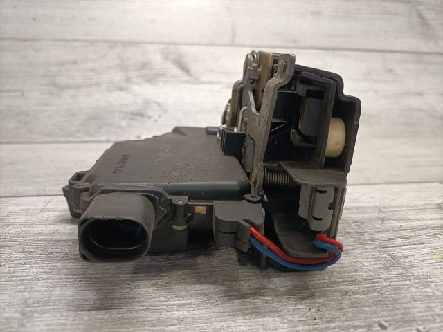 bontott SEAT LEON Bal hátsó Ajtózár