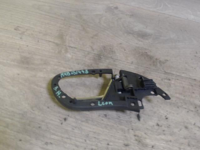 bontott SEAT LEON Bal hátsó Belső Kilincs
