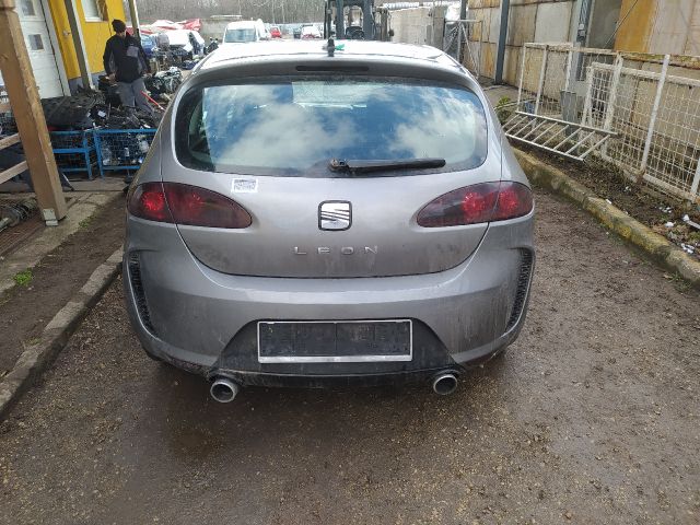 bontott SEAT LEON Bal hátsó Gumikéder