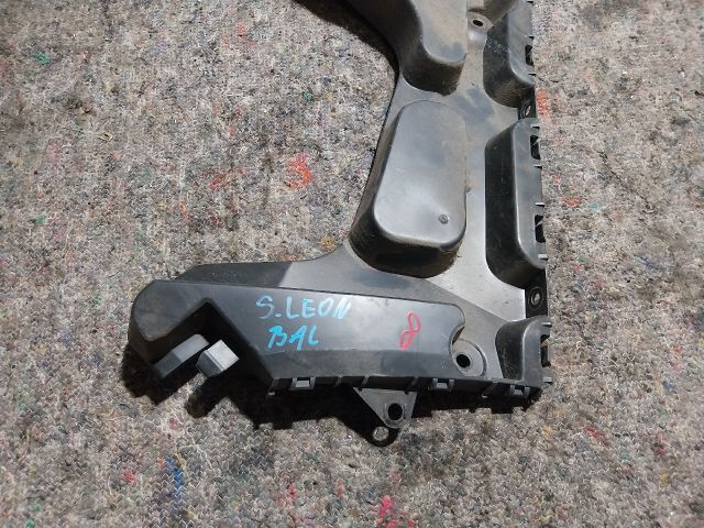 bontott SEAT LEON Bal hátsó Oldal Lökhárító Tartó (Műanyag)