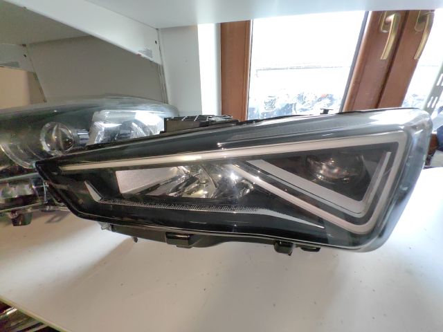 bontott SEAT LEON Bal Ledes Fényszóró