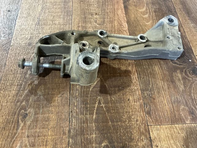 bontott SEAT LEON Bal Lengőkar Tartó