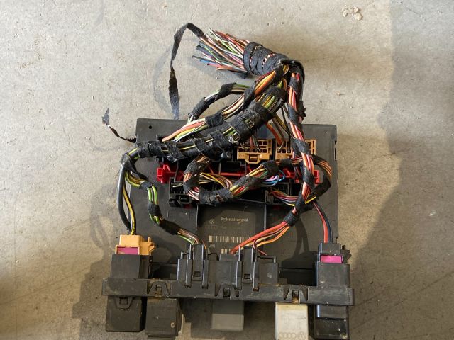 bontott SEAT LEON Biztosítéktábla Utastér