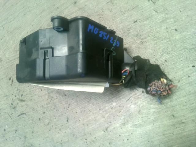 bontott SEAT LEON Biztosítéktábla Utastér