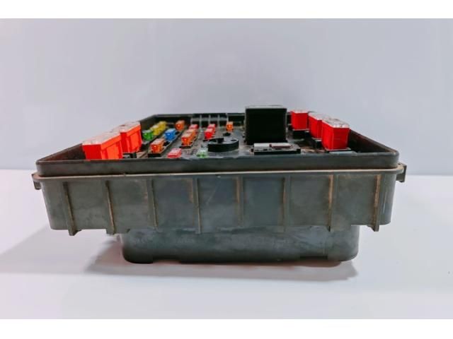 bontott SEAT LEON Biztosítéktábla Utastér