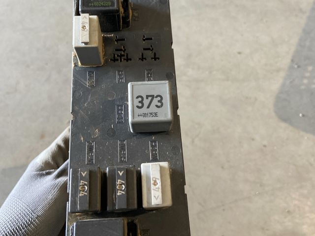 bontott SEAT LEON Biztosítéktábla Utastér