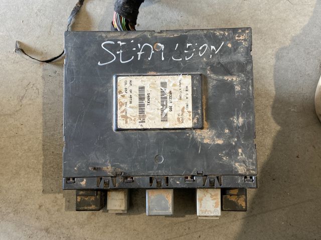 bontott SEAT LEON Biztosítéktábla Utastér