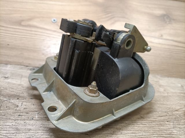 bontott SEAT LEON Csomagtér Nyitó Kar / Gomb