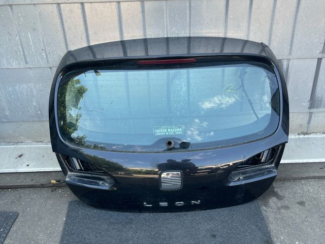 bontott SEAT LEON Csomagtérajtó (Részeivel)