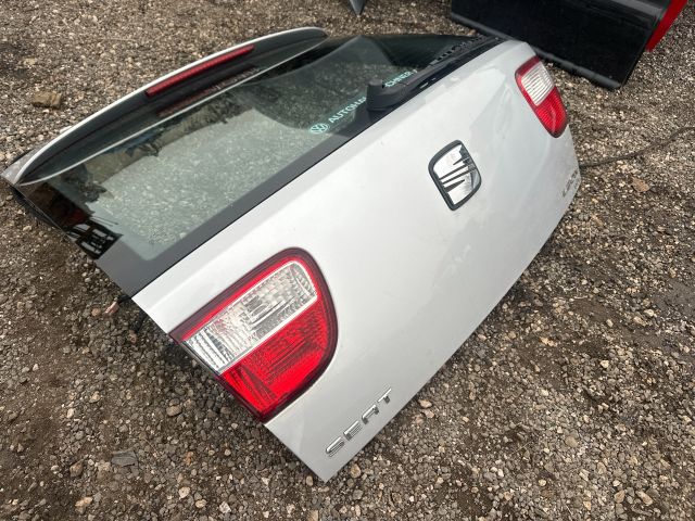 bontott SEAT LEON Csomagtérajtó (Részeivel)
