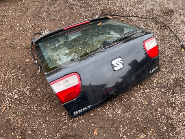 bontott SEAT LEON Csomagtérajtó (Részeivel)