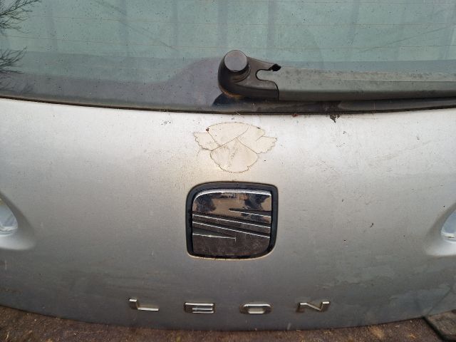 bontott SEAT LEON Csomagtérajtó (Részeivel)