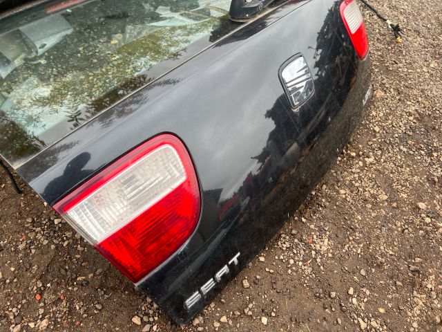 bontott SEAT LEON Csomagtérajtó (Részeivel)