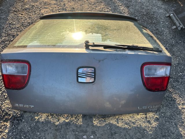 bontott SEAT LEON Csomagtérajtó (Üres lemez)
