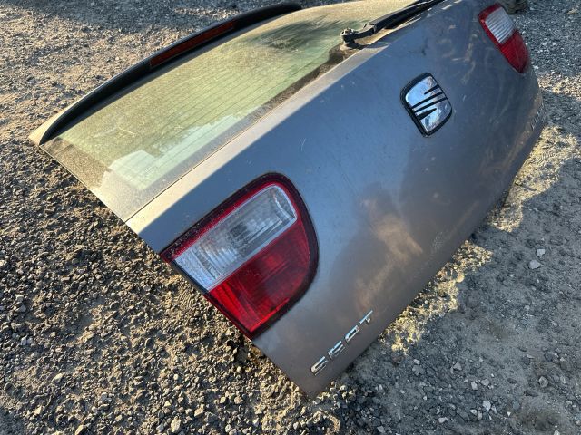 bontott SEAT LEON Csomagtérajtó (Üres lemez)