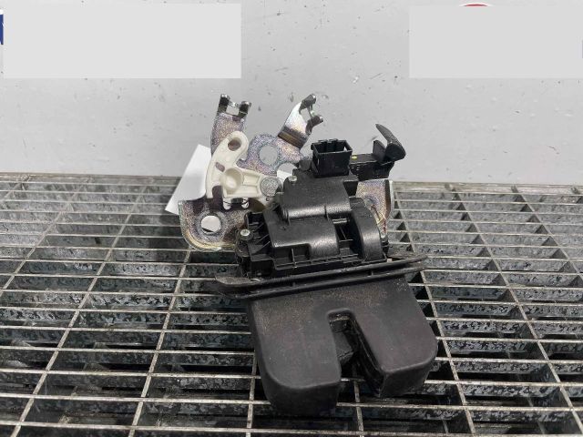 bontott SEAT LEON Csomagtérajtó Ütköző