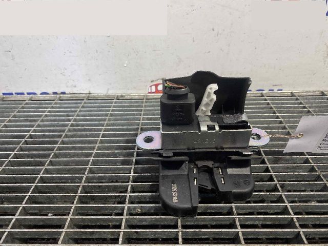 bontott SEAT LEON Csomagtérajtó Ütköző