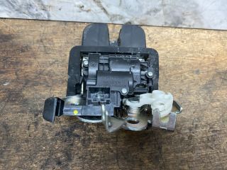 bontott SEAT LEON Csomagtérajtó Zárbetét