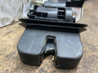 bontott SEAT LEON Csomagtérajtó Zárbetét