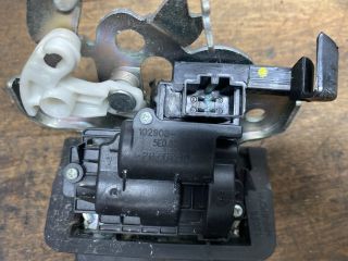 bontott SEAT LEON Csomagtérajtó Zárbetét