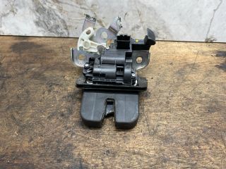 bontott SEAT LEON Csomagtérajtó Zárbetét