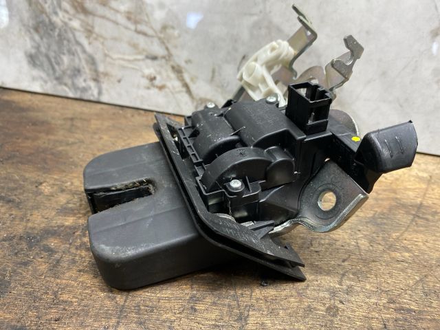 bontott SEAT LEON Csomagtérajtó Zárbetét