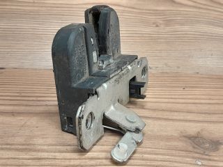 bontott SEAT LEON Csomagtérajtó Zárszerkezet