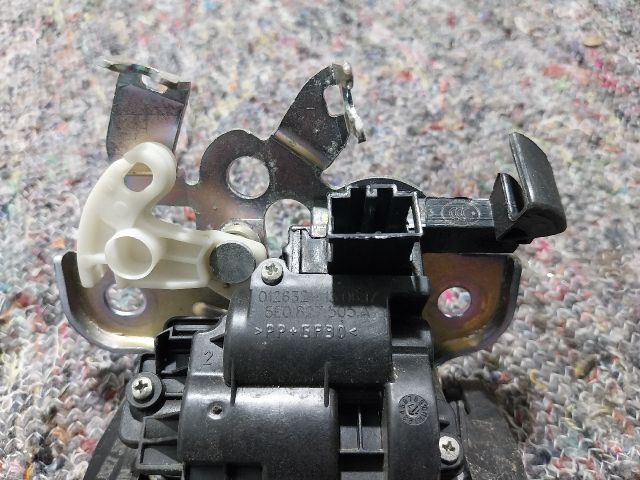 bontott SEAT LEON Csomagtérajtó Zárszerkezet