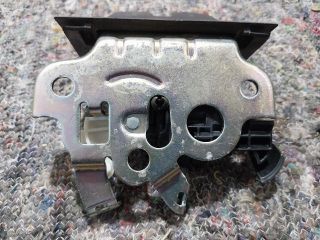 bontott SEAT LEON Csomagtérajtó Zárszerkezet