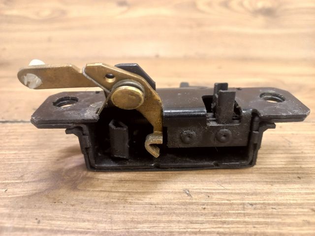 bontott SEAT LEON Csomagtérajtó Zárszerkezet